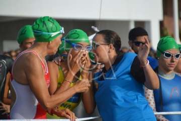 Ricardo Hernández y Raquel Aróstegui ganan con autoridad el XXVII Triatlón de Salinetas (Foto TA)